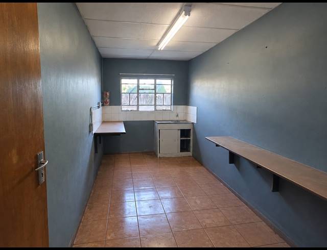 500M² WORKSHOP TO LET IN KATHU